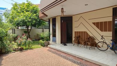 ** Rumah di Taman Kedoya Baru 2 Lantai Akses Jalan 3 Mobil**