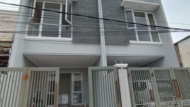 **rumah Baru Di Duri Kepa 2.5 Lantai**