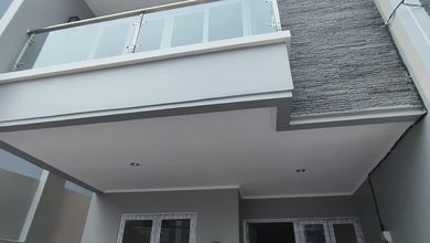 ** Rumah Baru di Duri kepa 2 Lantai Row Jalan 3 Mobil**