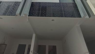 ** Rumah Baru di Kedoya 4 Lantai Mini Cluster**