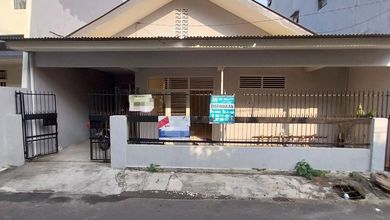 *** Rumah di Tomang 2 Lantai SHM Sudah Renovasi Barat Laut***