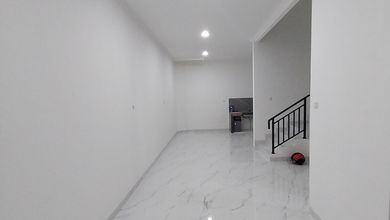 * Rumah 3 Lantai Shm Baru Utara Kavling Polri*