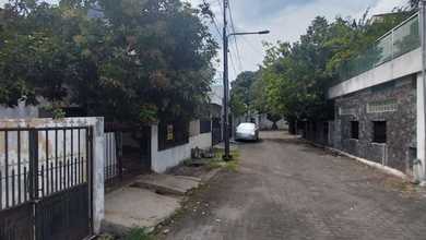 * Rumah Unfurnished Butuh Renov***asi Shm - Sertifikat Hak Milik Di Taman Surya, Taman Surya