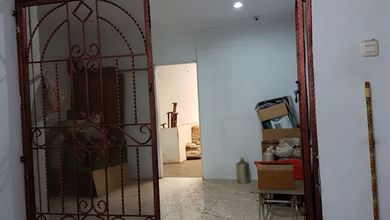 Rumah Latumenten Grogol 10x40 3 Lantai Akses Mobil