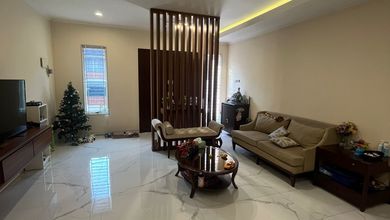 Rumah Pantai Indah Kapuk 8x15 2.5 Lantai Sudah Renov Siap Huni