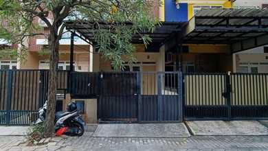 Rumah 2 Lantai Bagus siap huni hadap selatan dekat dengan sek kasih kemuliaan, pasar laris taman surya, indomaret, bank bca.