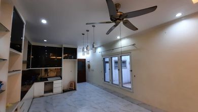 Rumah Bagus Dan Murah 3 Lantai Sudah Renovasi Di Alam Sutera Furnished Harga 7.2 M Nego