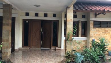 Dijual rumah 1 lantai di Meruya Utara .