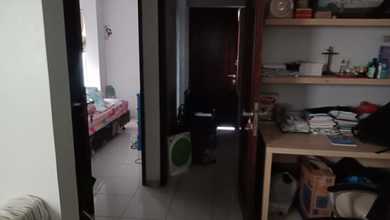 Dijual rumah 2 lantai di karang tengah.