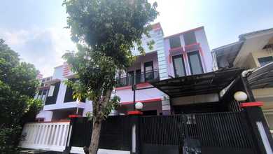 Rumah 2 Lantai di Taman Modern, Cakung, Jakarta Timur