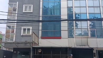 Ruko di Pinggir Jalan Raya di Cideng, Jakarta Pusat