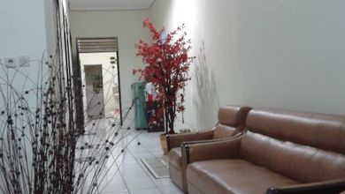 Rumah Siap Huni Bangunan 2,5lt Daerah Kemenangan Glodok Hadap Selatan Dengan 6 Kamar tidur