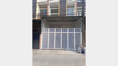 Rumah Bagus Siap Huni 2Lt daerah Taman Ratu Bebas Banjir akses jalan Luas sudah SHM