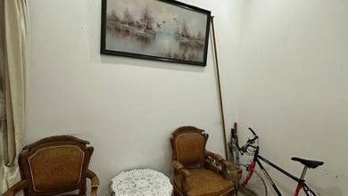 Rumah Depan Taman Jakarta Barat