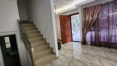 Rumah 4 Lantai Green Lake City