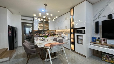  Rumah 3 Lantai Furnished Bagus di puri 11, Cipondoh