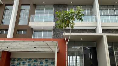 Rumah Mewah 2.5 Lantai Di Pik2 View Danau 