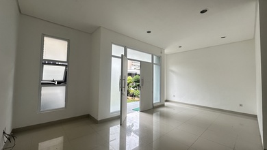 Rumah Hadap Danau Super Rapi Siap Huni Di Green Lake City