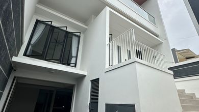 Rumah Modern Minimalis Ada Rooftop Di Jakarta Barat