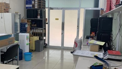 Dijual Ruko Bagus di Taman Surya, Siap Pakai. Posisi Hoek