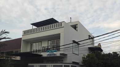 Hunian Terletak Di Palem Lestari , 3 Lantai , Hook, Murah, Lokasi Strategis Dekat Mall Green Sedayu, Dan Sekolah Kanaan , Kairos