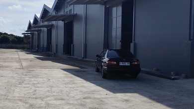 Disewakan Beberapa Gudang Strategis - Pinggir jalan Raya Kerawang barat, Akses container 40 feet