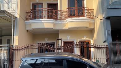 Rumah Taman Surya 3, Kondisi Bagus Siap Pakai, Dekat Pusat Kuliner Palem