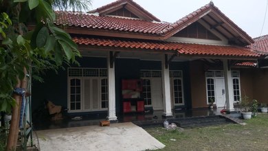 Rumah Dengan Halaman Luas Di Jatibening, Pondok Gede, Bekasi