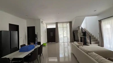 Disewakan rumah semi furnish hoek uk 10x15 hadap selatan di PIK 2 jakarta utara