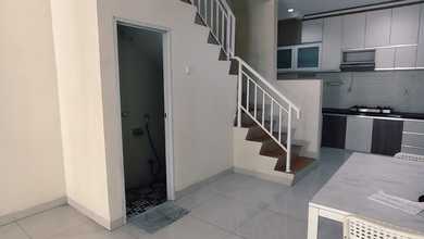 Dijual Cepat Rumah 2,5 Lantai Rapi Semi Furnish di Golden Palm Cengkareng Jakarta Barat