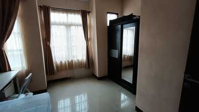 Disewakan rumah rapi banget furnish di permata taman palem pegadungan jakarta barat