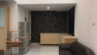 Disewakan Rumah Bagus Siap Huni Baru Renovasi Semi Furnish di Citra 5 Jakarta Barat