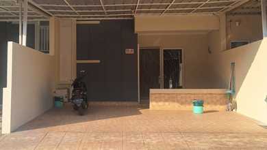 Dijual Cepat Rumah Boulevard Rapi Siap Huni Sistem Cluster Uk 6X12,5 di Perumahan Golden Palm Pegadungan Jakarta Barat