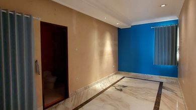 Disewa Rumah katamaran indah ukuram 8x27 3 lantai Bagus