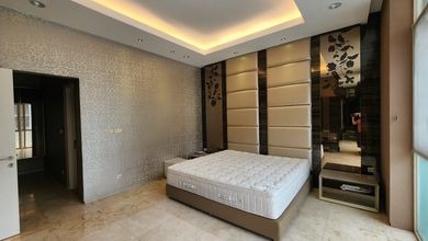 Rumah PIK ukuran 8x17, 3 lantai full furnish Bagus