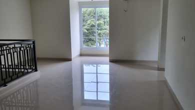 Rumah 3 Lantai di Muara Karang, Jakarta Utara