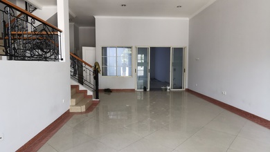 Rumah Katamaran Pik1 4+1Br Unfurnish Baru Dicat Ulang