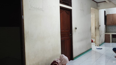 Rumah, 2 Lantai, SHM, di Petojo,