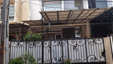 Dijual Rumah Poris Paradise 2 Lantai Yg Cantik Nyaman Untuk Dihuni Dekat Stasiun Ka