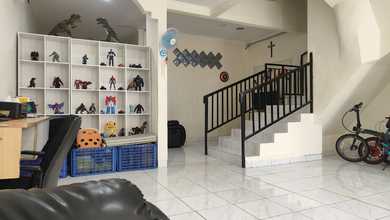 Rumah Taman Surya Siap Huni Posisi Dekat Taman 