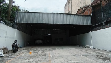 Disewakan Ruang Usaha Jembatan 5 Parkir Luas Cocok untuk Gudang Kantor atau Tenant Besar