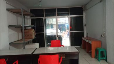 ruko DMICocok untuk kantor gudang taruh barang online bukan utk alat alat berat . Home industri. Online shop. Indomaret alfamart Luas 4 x 15 m2 Bangunan  4 lt Surat HGB murni. HGB sdh baru Kmr tidur 4  . Kmr mandi 3 Hadap Timur PLN  2200 wa