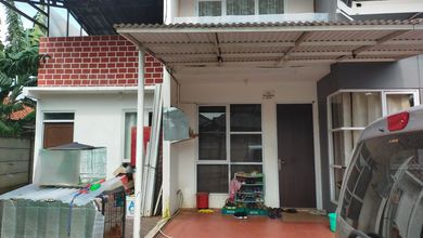 Di jual Rumah Tinggal daerah karawaci  Cluster Nusa Aryana 
LT 114 m2
LB +-120m2
KT 3 ex
KM 1
Surat 
Hadap 
Ruang keluarga 1
Ruang Cuci +Ruang Jemur 1
Posisi di Hook
5500Watt
Air WTP dan Air Tanah
Harga Rp, ,~~1~.1 Milyar Rp 975  juta 
HUBUNGI
LIA LIM MR 