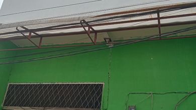 Dijual cepat BU daerah kapuk Raya  masuk gg dikit  gg bensin luas 37 m2. Bangun an 2 kt. Kmr 2.******** Timur. PLN 2200 watt. Air palyja. SHM.harga 750 juta nego. Hubungi Lia Lim. MR GI 0878831xxxx