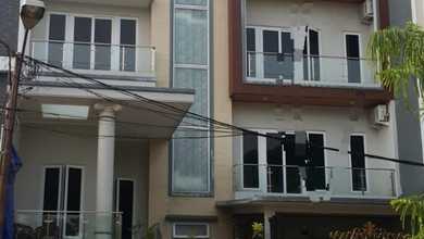 Rumah Keren Di Taman Surya (4 Lantai) Ada Rooftop Dengan Desain Interior Yang Keren