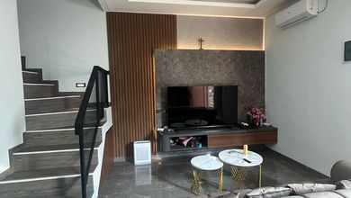 Dijual Rmh Hoek di Kav Dki Jakarta Barat Siap Huni