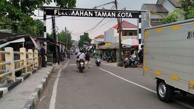 Dijual Rumah Hoek Di Taman Kota Jakarta Barat