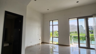 Hot Item Disewakan Rumah Pik2 250m2 Hadap Danau 2 Lantai