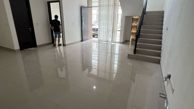 Langka! Disewakan rumah pik2 8x15 clubhouse cluster danau