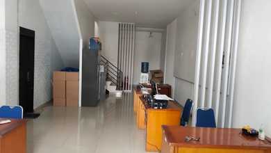 Dijual Ruko Muara Karang Hadap Jalan Hoek 3 Lantai 4.5x16 Ada Lahan Kosongnya Strategis SHM Bisa Cicilan